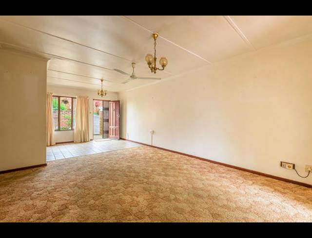 3 BEDROOM TOWNHOUSE FOR SALE IN OAK PARK